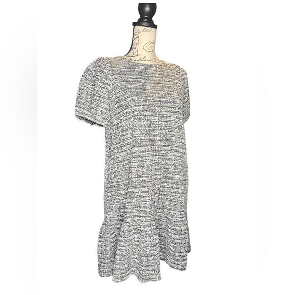 LOVE ADY Textured mini dress with short puffed sleeves and ruffled hem EUC sz M - Picture 2 of 15